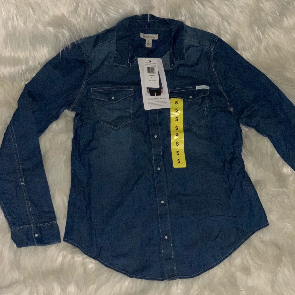 💖MAKE OFFERS!💖 Calvin Klein Denim Button Up